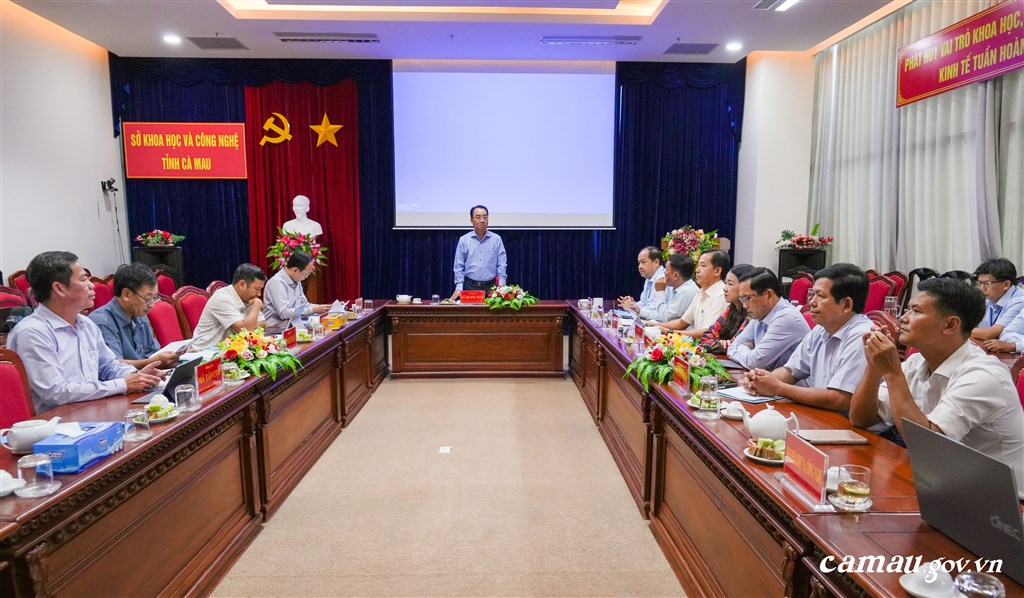 Chủ tịch UBND tỉnh Lữ Quang Ngời làm việc với Sở Khoa học và Công nghệ về sắp xếp đơn vị sự nghiệp công lập