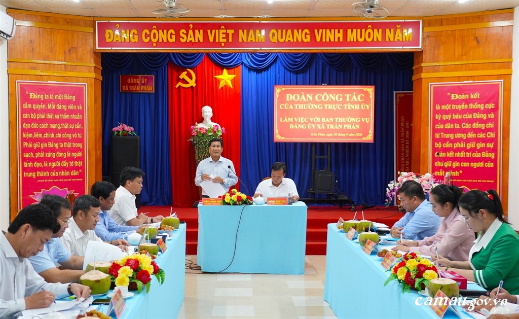 Phó Bí thư Tỉnh ủy Huỳnh Quốc Việt khảo sát mô hình giao thông nông thôn, làm việc với cơ sở