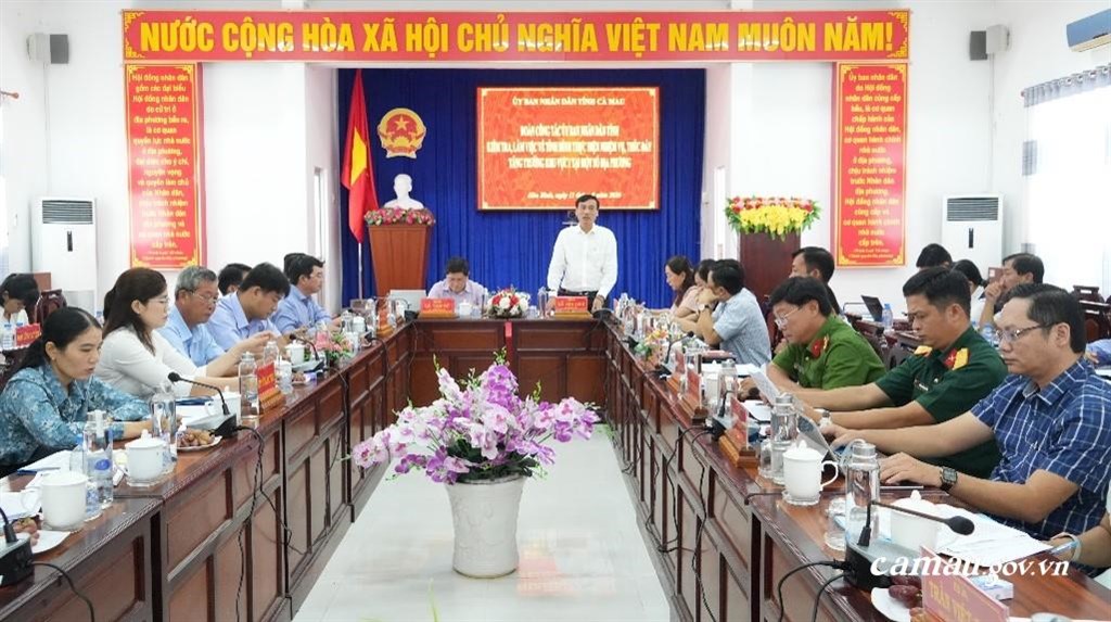 Phó Chủ tịch UBND tỉnh Lê Văn Sử làm việc với xã Hòa Bình và xã Vĩnh Lợi