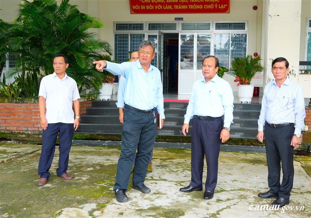 Phó Chủ tịch UBND tỉnh Nguyễn Minh Luân kiểm tra các cơ sở giáo dục, y tế tại phường Bạc Liêu
