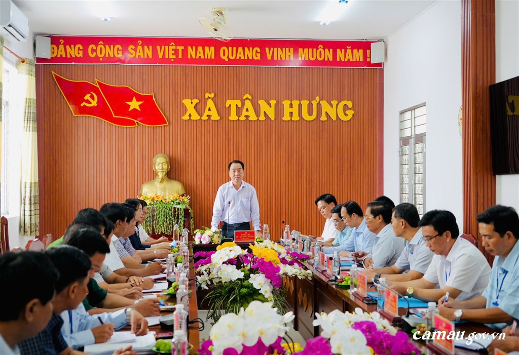 Chủ tịch UBND tỉnh Lữ Quang Ngời làm việc với xã Tân Hưng 