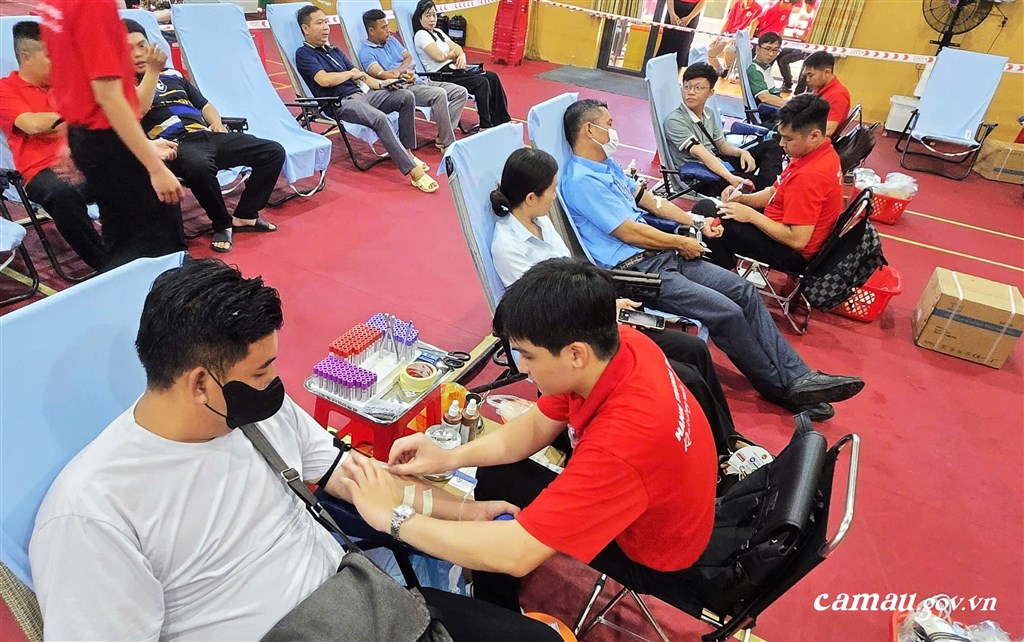Tập trung vận động hơn 13.000 đơn vị máu trong những tháng cuối năm