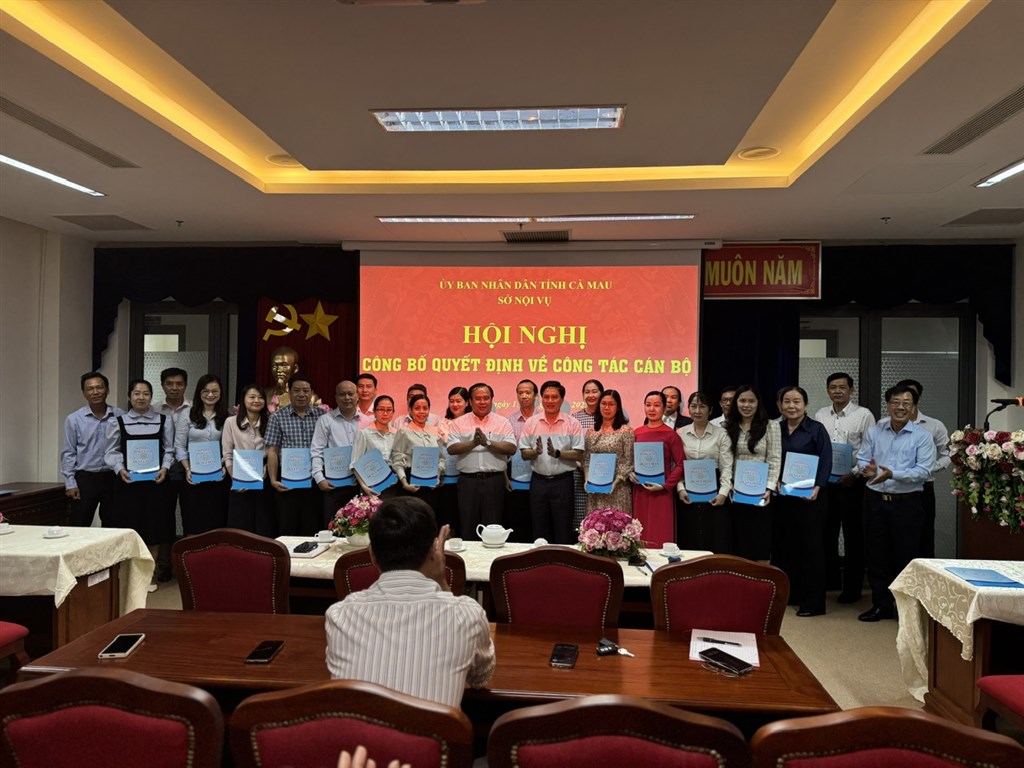 Hội nghị công bố quyết định về công tác cán bộ